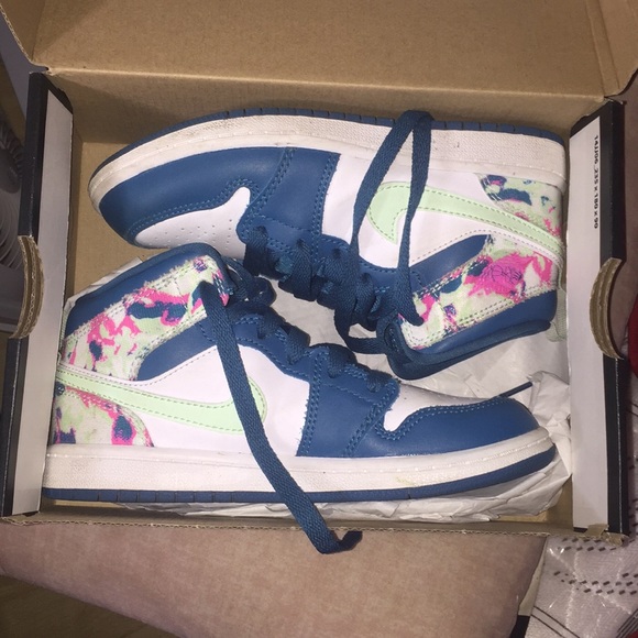 Shoes - Picture 1 of 2